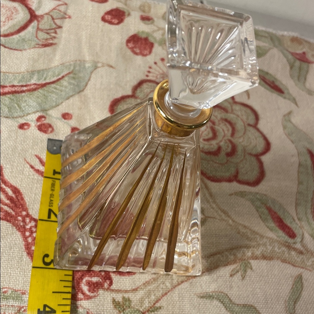 Royal Gallery Lead Crystal Glass Perfume with Topper and Striated Gold Accents - Picture 7 of 13